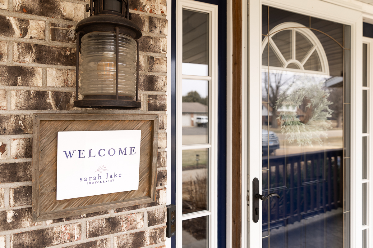 Rockford, IL newborn photography studio entrance